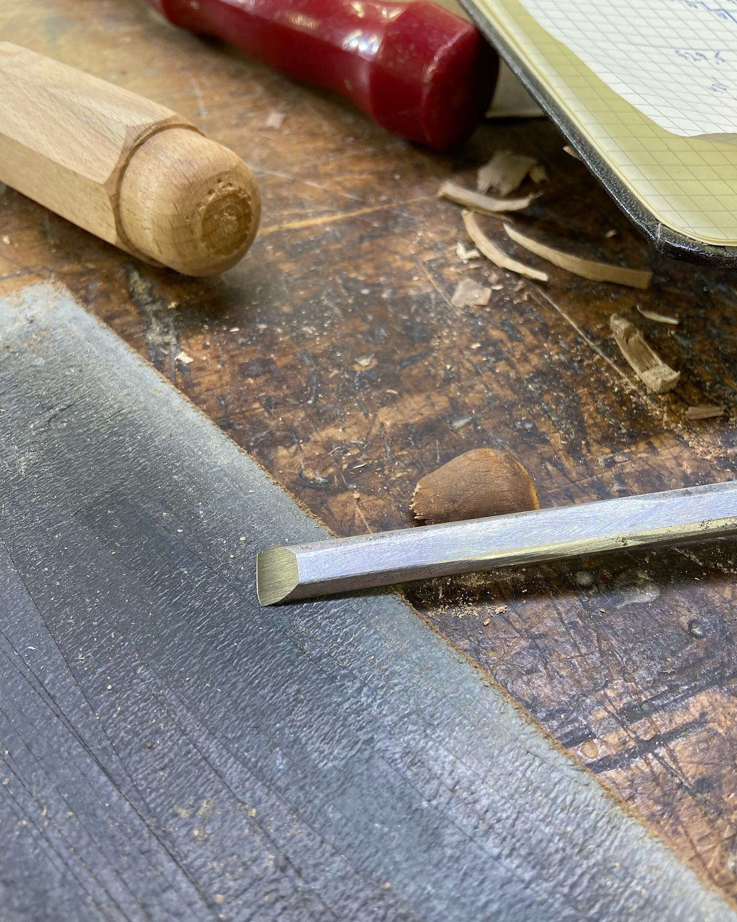 Flat chisel edge